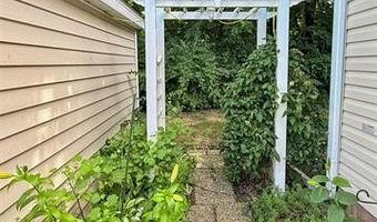 416 Raisin River Dr, Adrian, MI 49221