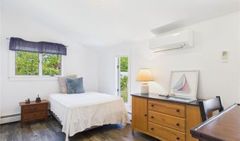 34 Beach Plum Rd, Narragansett, RI 02882