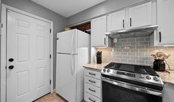 170 Cascade Terrace Dr, Ballwin, MO 63021