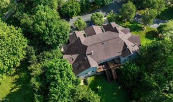 2096 HIDDEN HOLLOW Ln, Akron, OH 44313