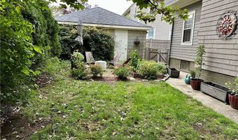 172 Bluff Ave, Cranston, RI 02905