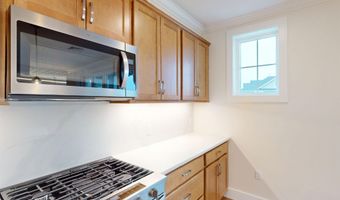 4 Longview Dr 208, Atkinson, NH 03811