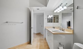 19900 E Country Club Dr 1112, Aventura, FL 33180