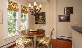 8 Cottage St 2, Newport, RI 02840