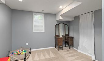 2826 SW Village Cir, Ankeny, IA 50023