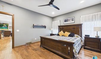 713 N Garnet Cir, Brandon, SD 57005