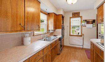 2755 Springfield Lake Dr, Akron, OH 44312