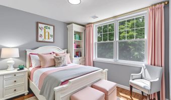 65 Bayview St, Aberdeen, NJ 07721