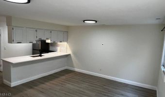 8 Steamboat Dr 5, Alloway, NJ 07462