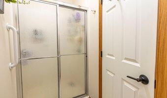 1728 Golden Dr SW, Alexandria, MN 56308