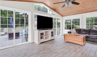 2 Brookfield Rd, Coventry, RI 02816