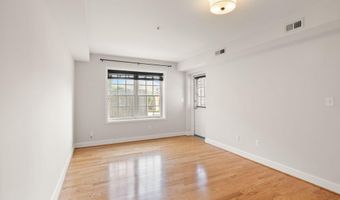 231 N THOMAS St 105, Arlington, VA 22203