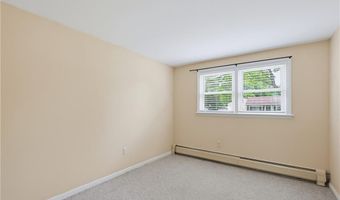 29 Rosedale Dr, Bristol, RI 02809