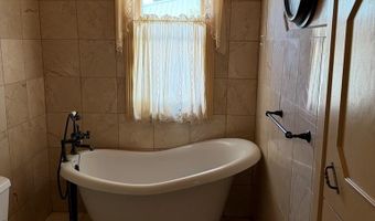 87 N Stout Ave, Blackfoot, ID 83221