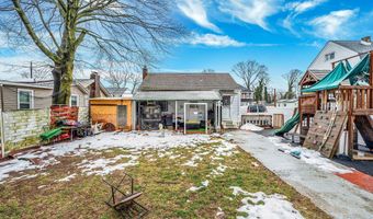 26 Smith St, Amityville, NY 11701