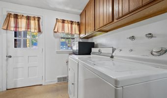 96 Oak Hill Dr, Bristol, CT 06010