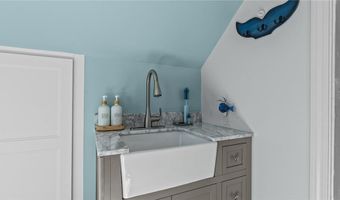 50 Charles St, Bristol, RI 02809