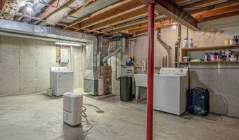 32 Whitcomb Cir, Madison, WI 53711