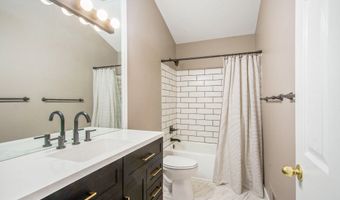 5660 Versailles Ave, Ann Arbor, MI 48103