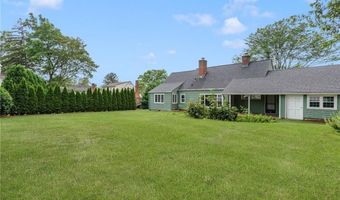 61 Applegate Rd, Cranston, RI 02920