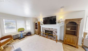 947 3RD St, Brookings, OR 97415
