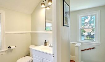 15 Wollaston St, Cranston, RI 02910