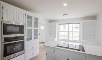 522 Tiger Blvd, Bentonville, AR 72712