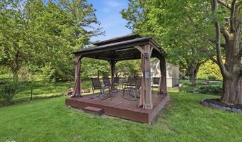 8449 Inland Dr, Avon, IN 46123