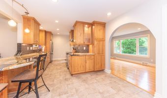 641 Louise Dr, Ann Arbor, MI 48103