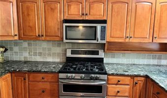 27 Venturi Grn B, North Providence, RI 02904