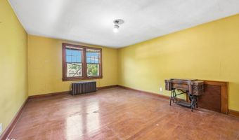 327 E 37th St, Anderson, IN 46013