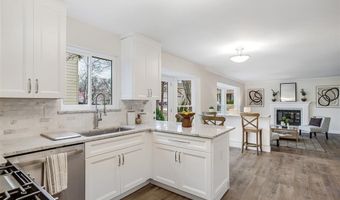 190 Oakbriar Farm Dr, Ballwin, MO 63021