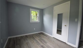6 Sweeney Ln, Bristol, RI 02809