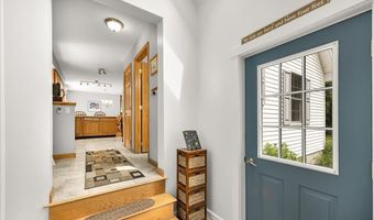 21 Bowling Green Ln, Belfast, ME 04915