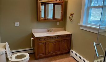 32 Wilbur Rd, Lincoln, RI 02865