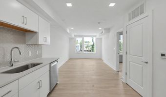 701 N HENRY St 213, Alexandria, VA 22314
