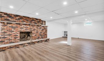 76 Maple St, Beachwood, NJ 08722