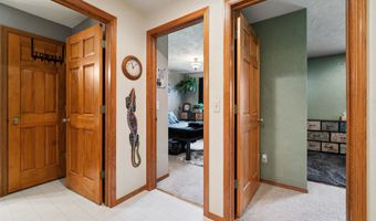 1670 W ROSELAWN Dr, Appleton, WI 54914