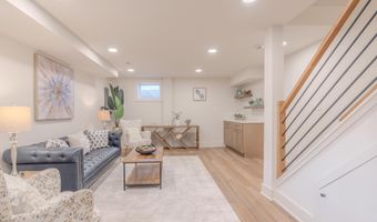 57 GARDEN Dr, Alexandria, VA 22304