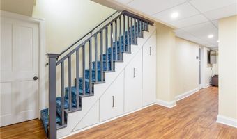 6 Searles Rd, Darien, CT 06820