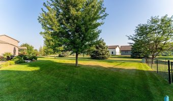 907 St Andrews Dr, Beresford, SD 57004