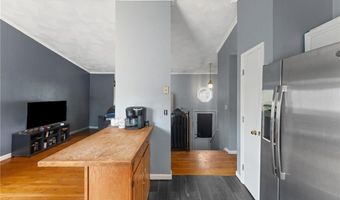 34 Pequot Ave, Warwick, RI 02889