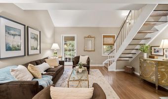 1403 E ABINGDON Dr 6, Alexandria, VA 22314