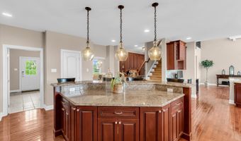 4 Ridgeview Way, Allentown, NJ 08501