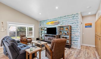875 12TH St, Bandon, OR 97411