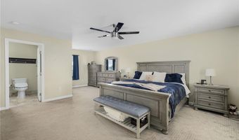 136 Corporate Pl, Middletown, RI 02842