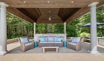 4 Brookfield Ct, East Greenwich, RI 02818