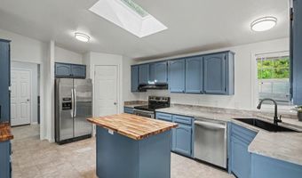 22475 SE Royal Anne Dr, Amity, OR 97101