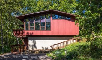 15 Angela St, Athens, OH 45701