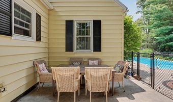 10 Crest Rd, Danbury, CT 06811